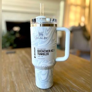 Stanley Quencher Swirl 40oz H2.0 Flowstate Tumbler NEW!